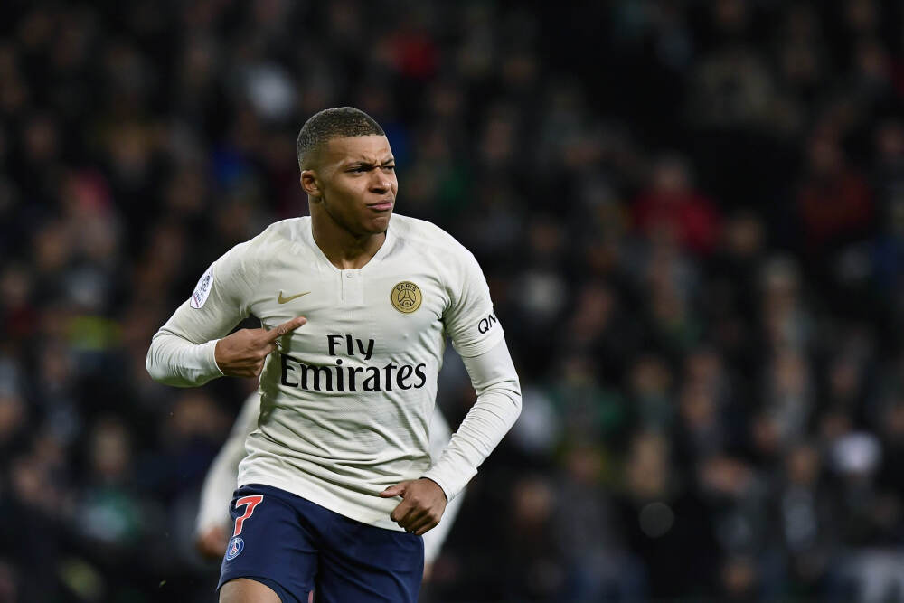 旅法学者亲历卢浮宫劫案：安保未到位，嫌犯精准下手